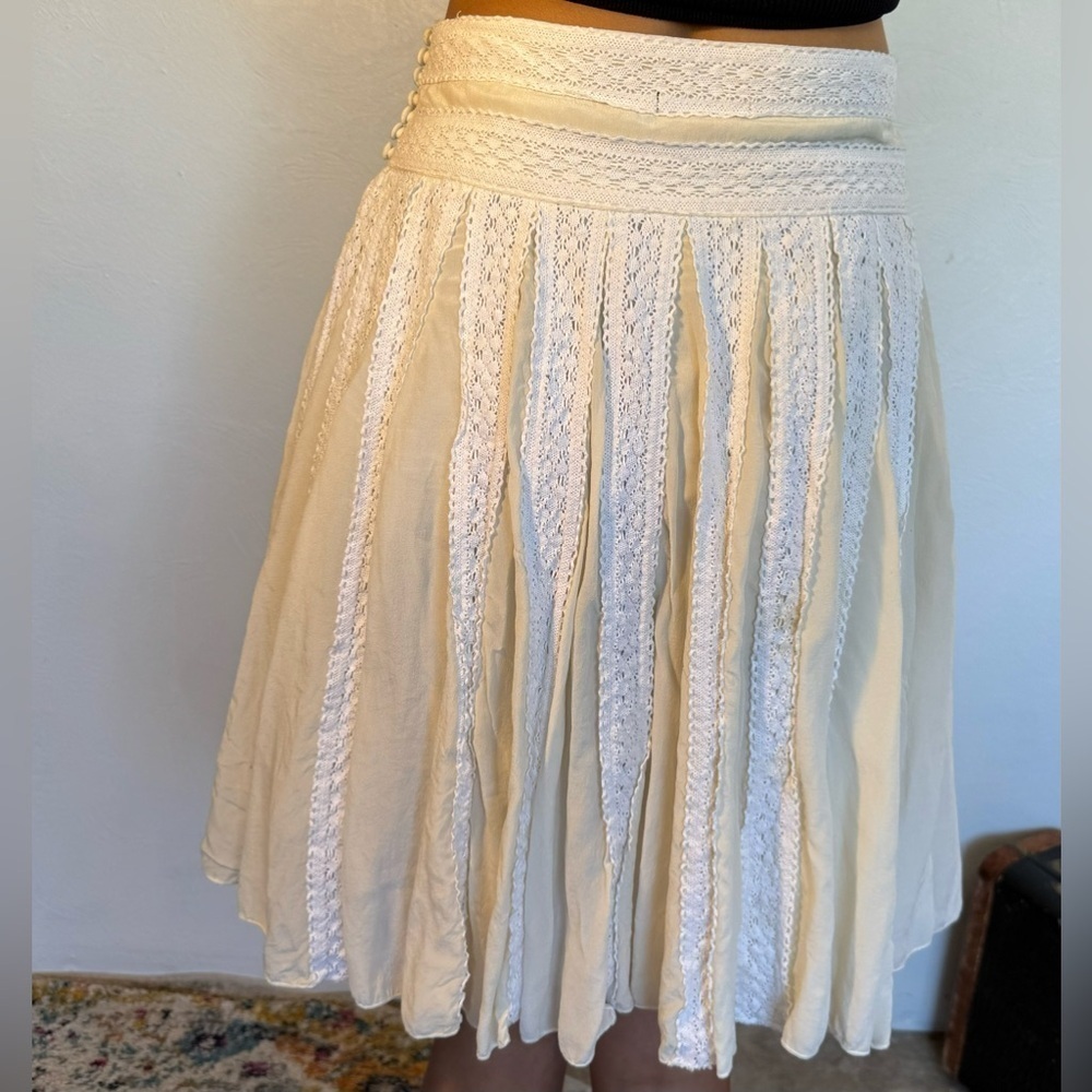 100% silk skirt Designer, off-white wide waist button, detailed with lace shell - Picture 2 of 13